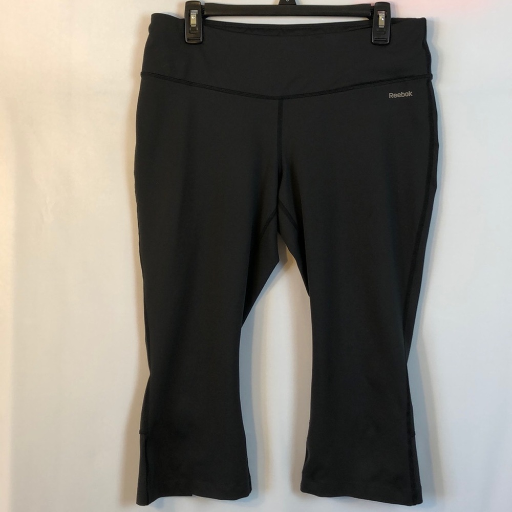 Reebok Black Athletic Cropped Workout Leggings - Size Large